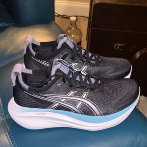 ASICS Gel Nimbus 27 size 7.5